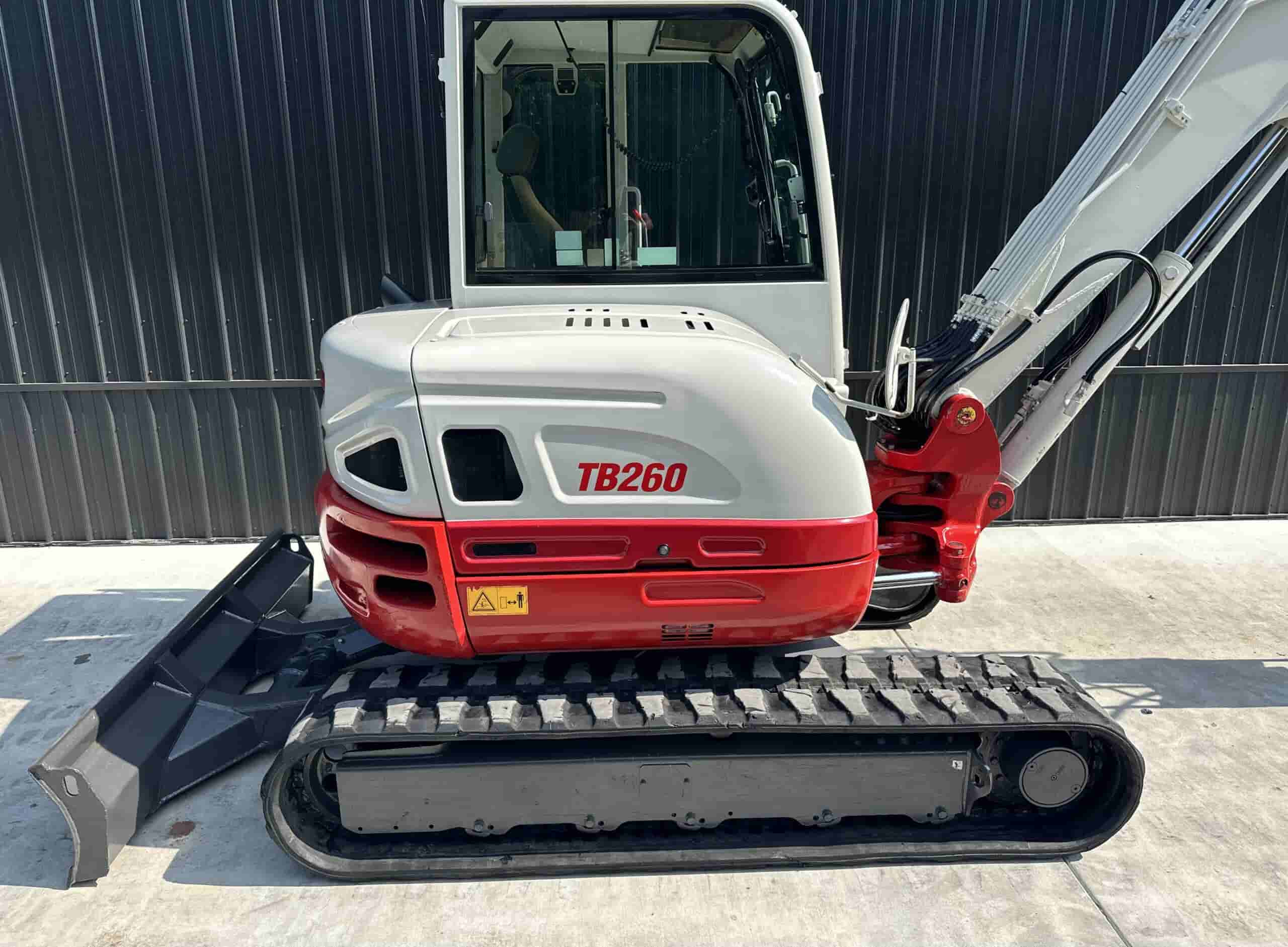 2017 Takeuchi TB260
